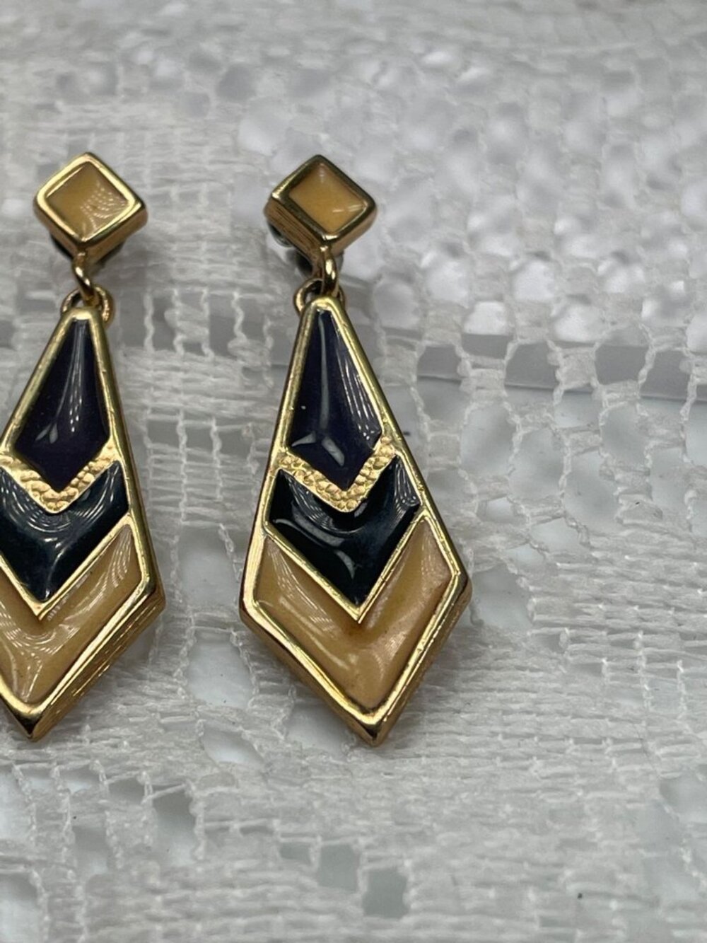 Vintage Park Lane Drop Earrings Gold-Tone Chevron Design Beige & Black Enamel Ge - Picture 5 of 13